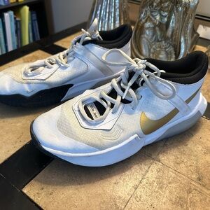 Girls Nike White and Gold Zoom Crossover Sneakers (7Y)